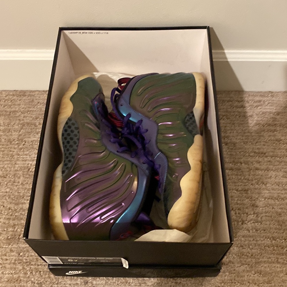 nike foamposite ,very good condition,worn a few times,pat leather-foam material.